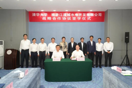 1599816241666052906.jpg 5.双方签署协议.jpg