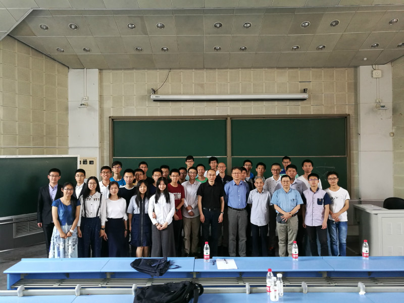 1510651849248034651.jpg 2.指导教师、参赛选手与工作人员合影_meitu_小.jpg
