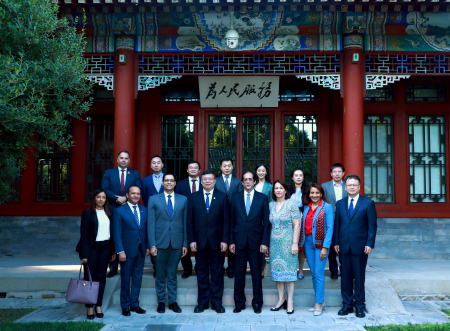 1568872546927005790.jpg 会见人员合影-原图.jpg