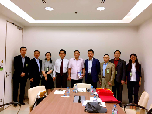 1522132899519002722.jpg TUNEM代表团与泰国能源部官员合影.jpg