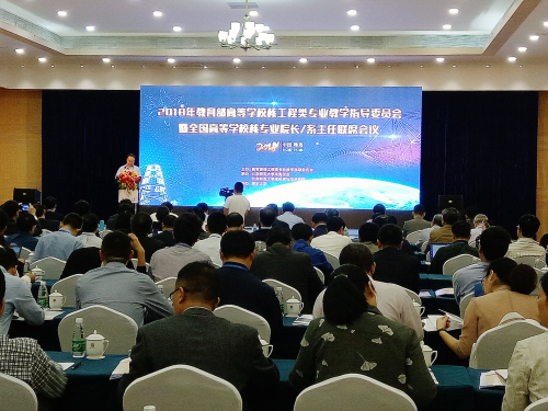 1544080247963004228.jpg 大会会场.jpg