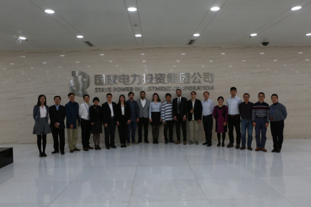 1557110260015055056.jpg 4.全体参会人员合影.jpg