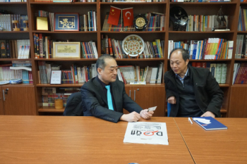 1516072923938017018.jpg 王侃教授与李文宏院长合影.jpg